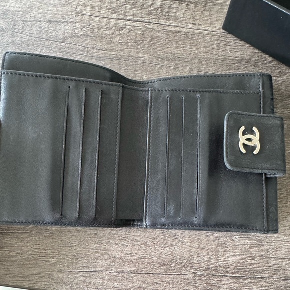 Chanel Icon Quilted Compact Wallet 🖤 - Picture 3 of 10
